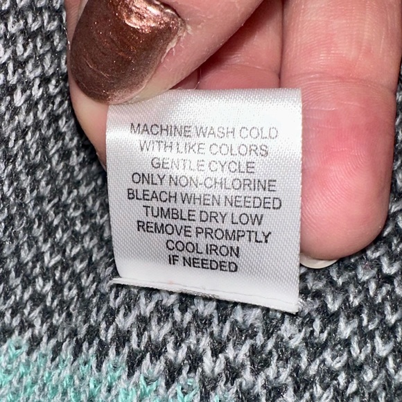 Charlotte Russe Aztec pattern shawl cardigan - M - Picture 5 of 9